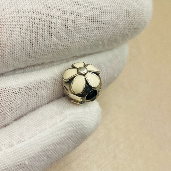 EUC Pandora 791259EN12 Sterling Silver Darling Daisies Clip w/ White Enamel - Picture 4 of 9